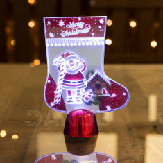 Vánoční LED dekorace na stůl - lesklý podstavec - bota - 15 cm
