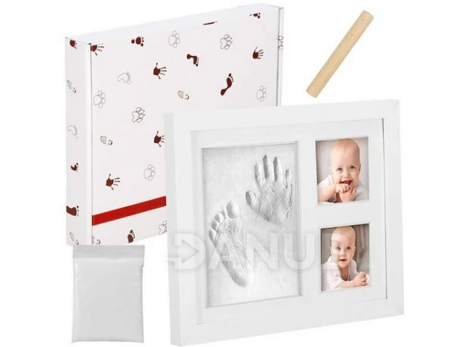 Fotorámeček s otiskem ruky a nohy odlitý z bílé hlíny